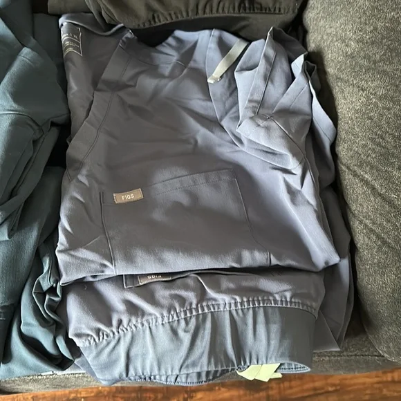 Figs Srubs - Picture 8 of 12